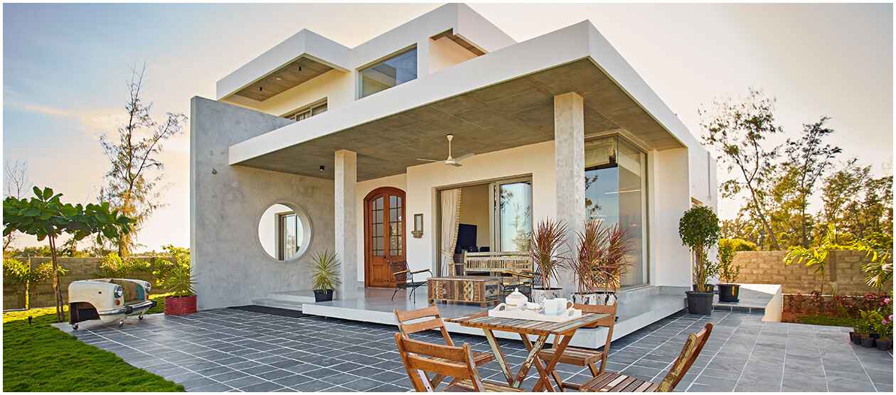 Private beach house in Ecr
